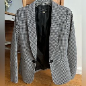 Beautiful NWOT suit blazer